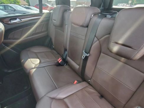 Used 2015 Mercedes-Benz GL 450 4MATIC image 37