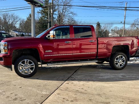 Used 2019 Chevrolet Silverado 2500 High Country w/ Duramax Plus Package image 6