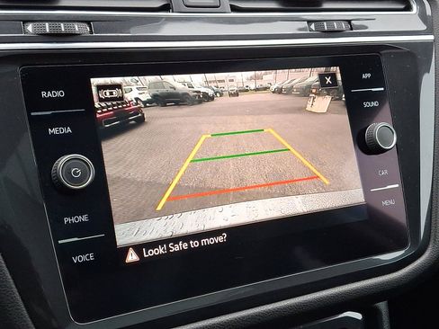 Used 2022 Volkswagen Tiguan SE w/ Panoramic Sunroof Package image 20