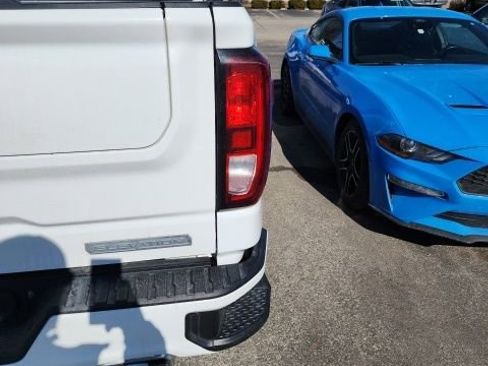 Used 2021 GMC Sierra 1500 Elevation w/ Preferred Package image 10