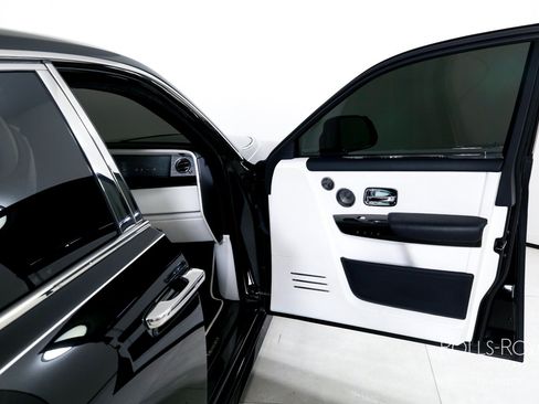 Used 2018 Rolls-Royce Phantom Sedan RWD image 35