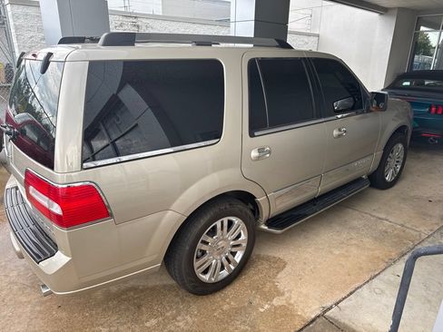 Used 2008 Lincoln Navigator 2WD image 4