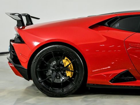 Used 2021 Lamborghini Huracan EVO image 14