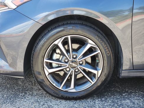 Used 2023 Kia Forte LXS w/ LXS Technology Package FWD image 9
