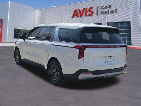 Used 2025 Kia Carnival image 3
