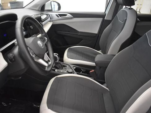 Used 2025 Volkswagen Taos SE AWD/4WD image 22