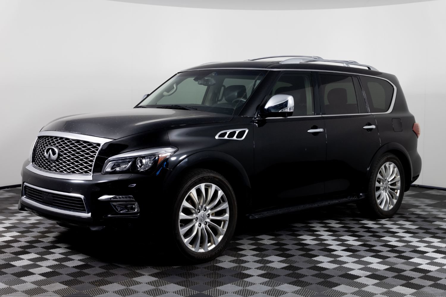 Used 2016 INFINITI QX80 4WD w/ Deluxe Technology Package image 1
