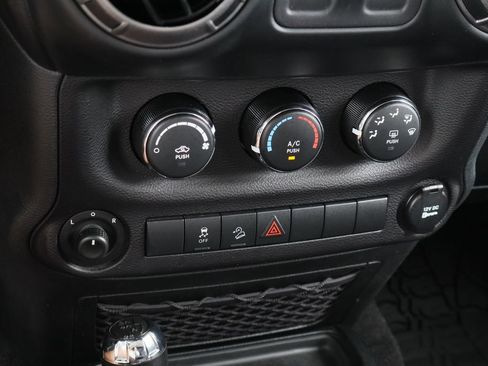 Used 2018 Jeep Wrangler Sport AWD/4WD image 15