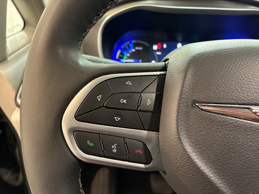 Used 2024 Chrysler Pacifica Limited FWD image 26