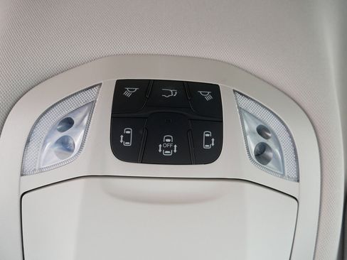 Used 2024 Chrysler Pacifica Touring-L FWD image 32