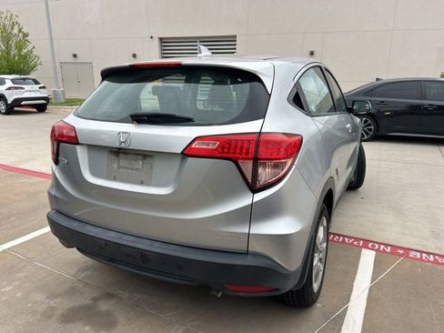 Used 2016 Honda HR-V LX image 3