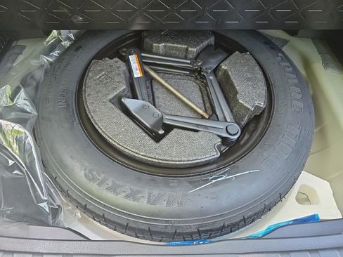 Used 2024 Toyota RAV4 XLE FWD image 35