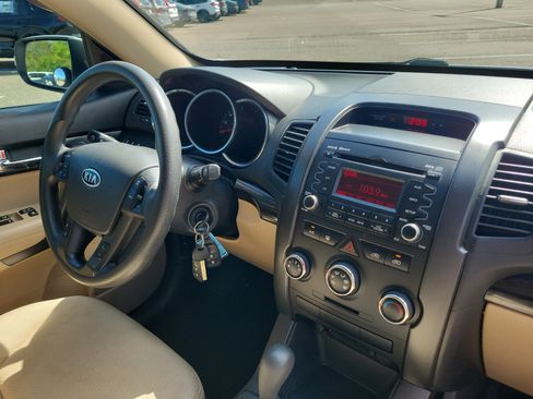 Used 2012 Kia Sorento LX image 18