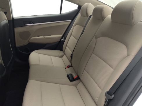 Used 2019 Hyundai Elantra SE FWD image 18