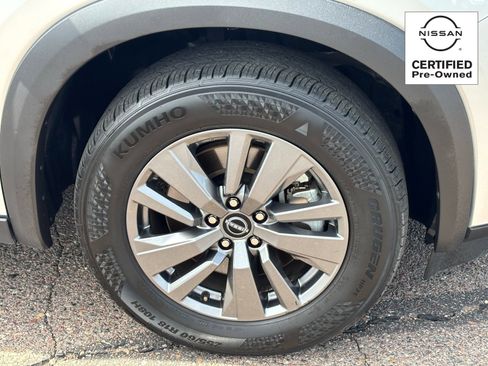 Certified 2024 Nissan Pathfinder SV image 11