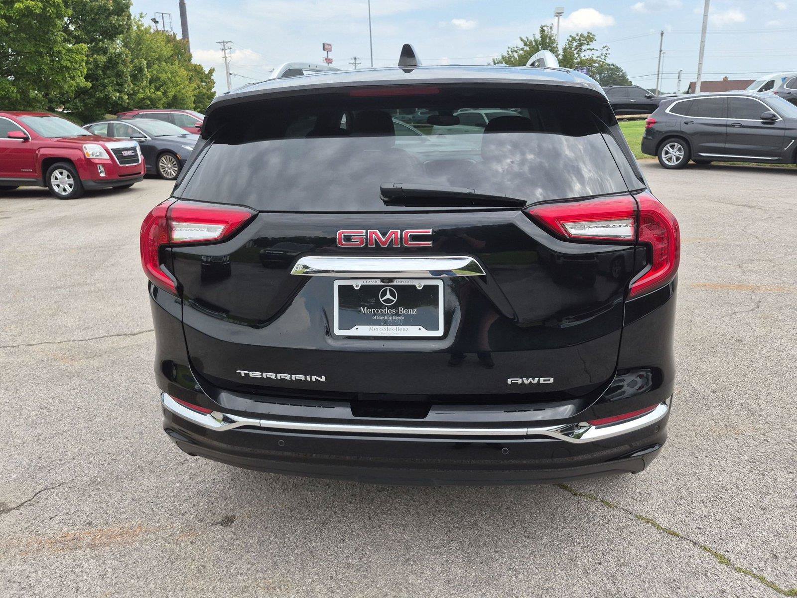 Used 2023 GMC Terrain Denali w/ Black Diamond Edition AWD/4WD image 4