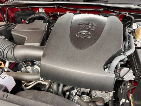 Used 2021 Toyota Tacoma SR5 AWD/4WD image 31