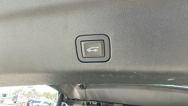 Used 2025 Chevrolet Suburban Z71 AWD/4WD image 33