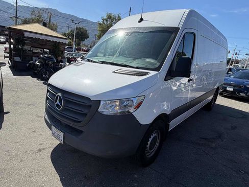 Used 2023 Mercedes-Benz Sprinter 2500 image 3