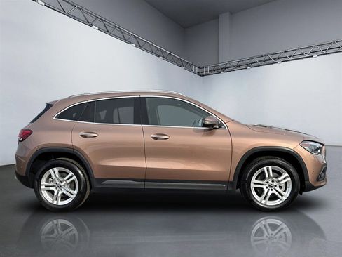 Used 2022 Mercedes-Benz GLA 250 4MATIC image 3