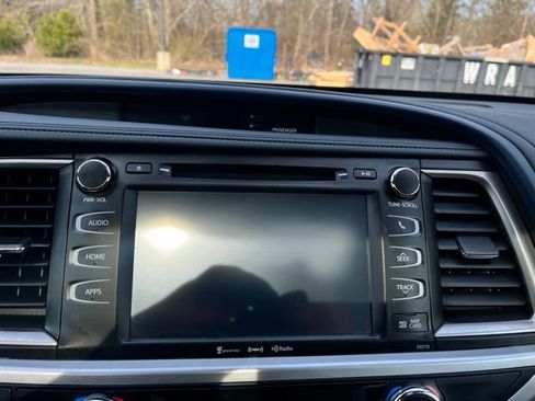 Used 2018 Toyota Highlander XLE image 8