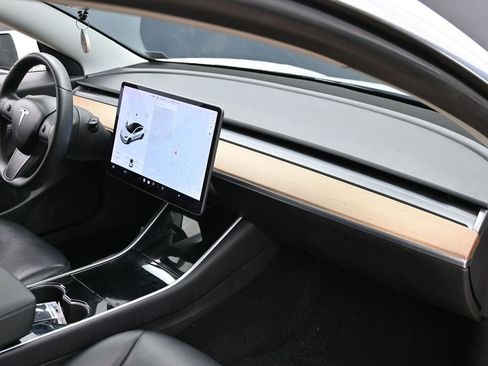 Used 2020 Tesla Model 3 Standard Range RWD image 38