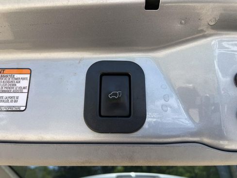 Used 2015 Toyota Sienna XLE Premium FWD image 51