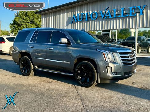 Used 2020 Cadillac Escalade Luxury AWD/4WD image 1