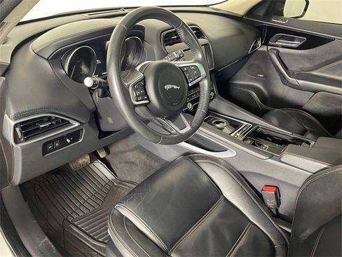 Used 2020 Jaguar F-PACE Prestige image 3