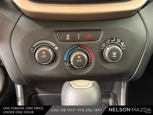 Used 2017 Jeep Cherokee Sport FWD image 26