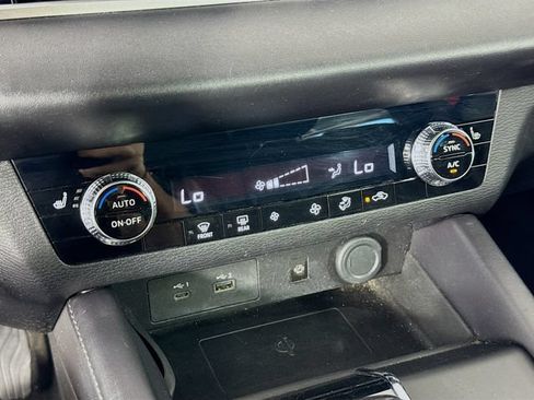 Used 2024 Mitsubishi Outlander SE FWD image 17
