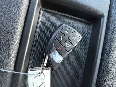 Used 2023 Chevrolet Silverado 1500 LT AWD/4WD image 34