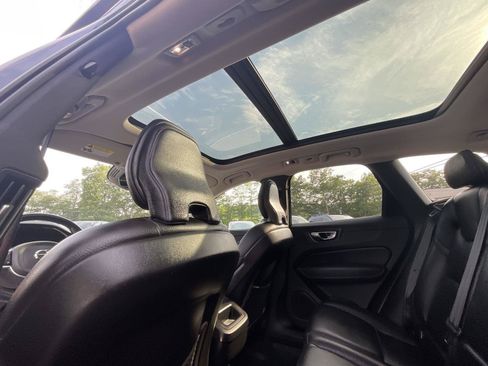 Used 2019 Volvo XC60 T6 Momentum w/ Premium Package AWD/4WD image 13