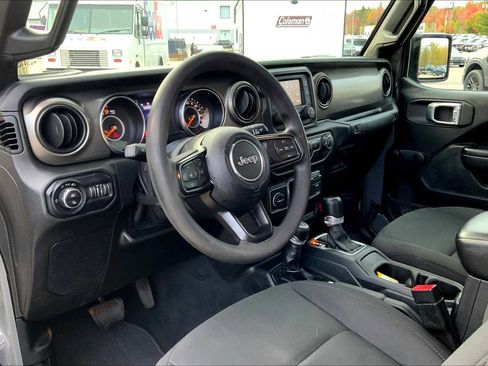 Used 2021 Jeep Gladiator Sport AWD/4WD image 17