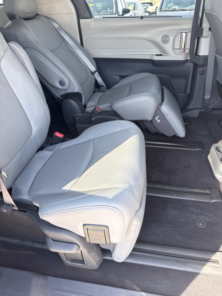 Used 2023 Toyota Sienna Limited FWD image 24