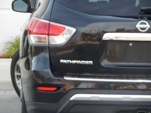 Used 2014 Nissan Pathfinder SL w/ SL Premium Package AWD/4WD image 1