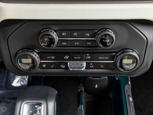 Used 2025 Ford Bronco Outer Banks image 26