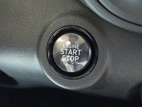 Certified 2025 Hyundai Venue SEL image 11