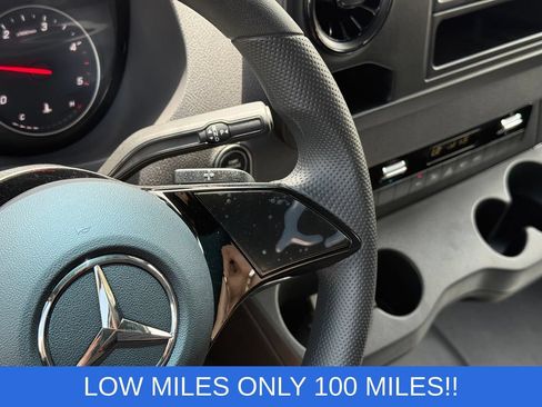 Used 2025 Mercedes-Benz Sprinter 2500 image 18