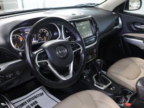 Used 2018 Jeep Cherokee Limited AWD/4WD image 18