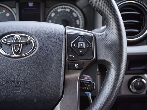 Used 2017 Toyota Tacoma TRD Sport w/ Tow Package AWD/4WD image 20