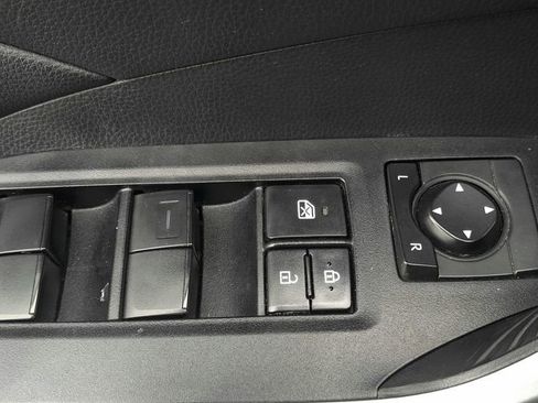 Used 2020 Toyota RAV4 LE image 16