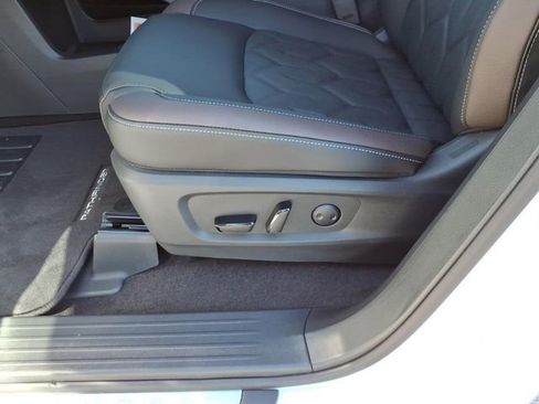 New 2026 Nissan Pathfinder Platinum AWD/4WD image 6