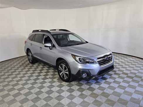 Used 2018 Subaru Outback 3.6R Limited image 2