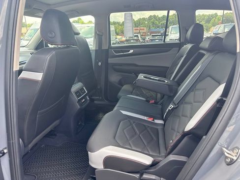 Used 2025 Volkswagen Atlas Peak Edition SE AWD/4WD image 24