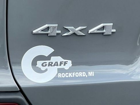 Used 2019 Jeep Cherokee Latitude Plus AWD/4WD image 2