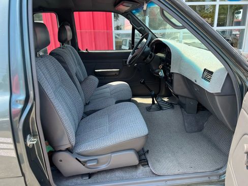 Used 1993 Toyota Pickup Deluxe image 13