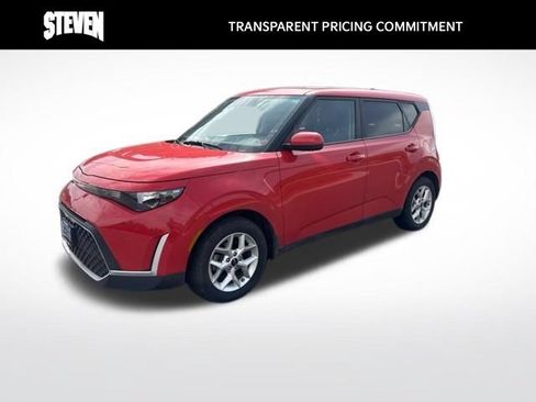 Used 2024 Kia Soul LX w/ Option Group 015 FWD image 1