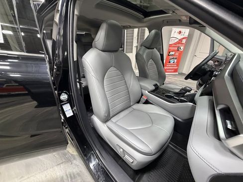 Used 2022 Toyota Highlander XLE image 5