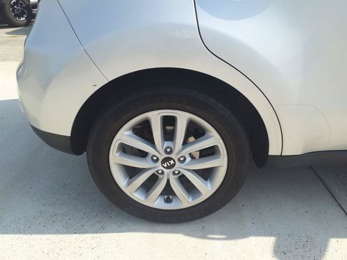 Used 2018 Kia Soul + FWD image 6